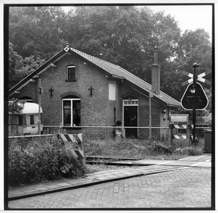 837548 Gezicht op het huis Arnhemseweg 324 te Amersfoort (voormalige wachtpost 47 aan de spoorlijn Kesteren - Amersfoort).